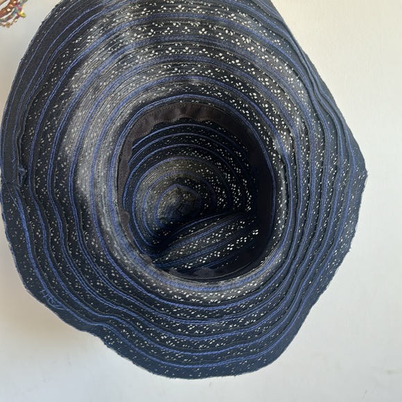 Washable women’s floppy navy beach hat - Picture 3 of 3